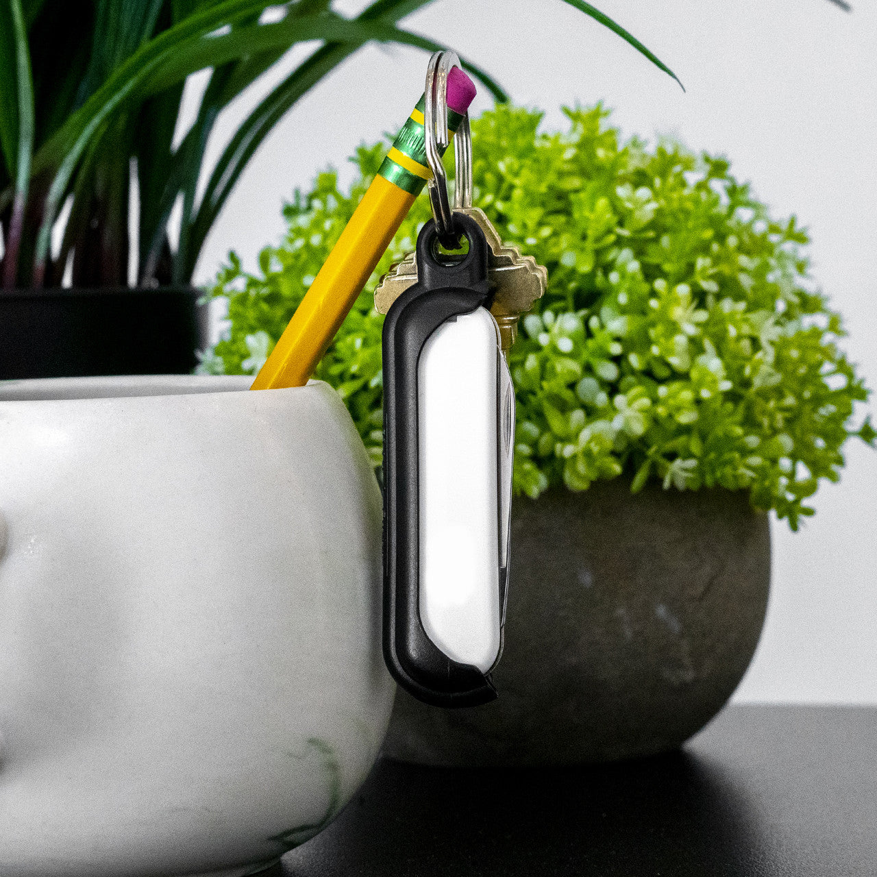 SwissLinQ - Swiss Army Knife Keychain Holder Clip & Carry